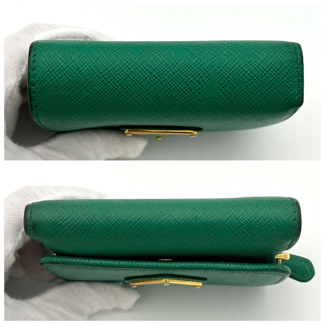 【人気カラー】プラダ サフィアーノ トライアングルロゴ 三つ折り財布 グリーン