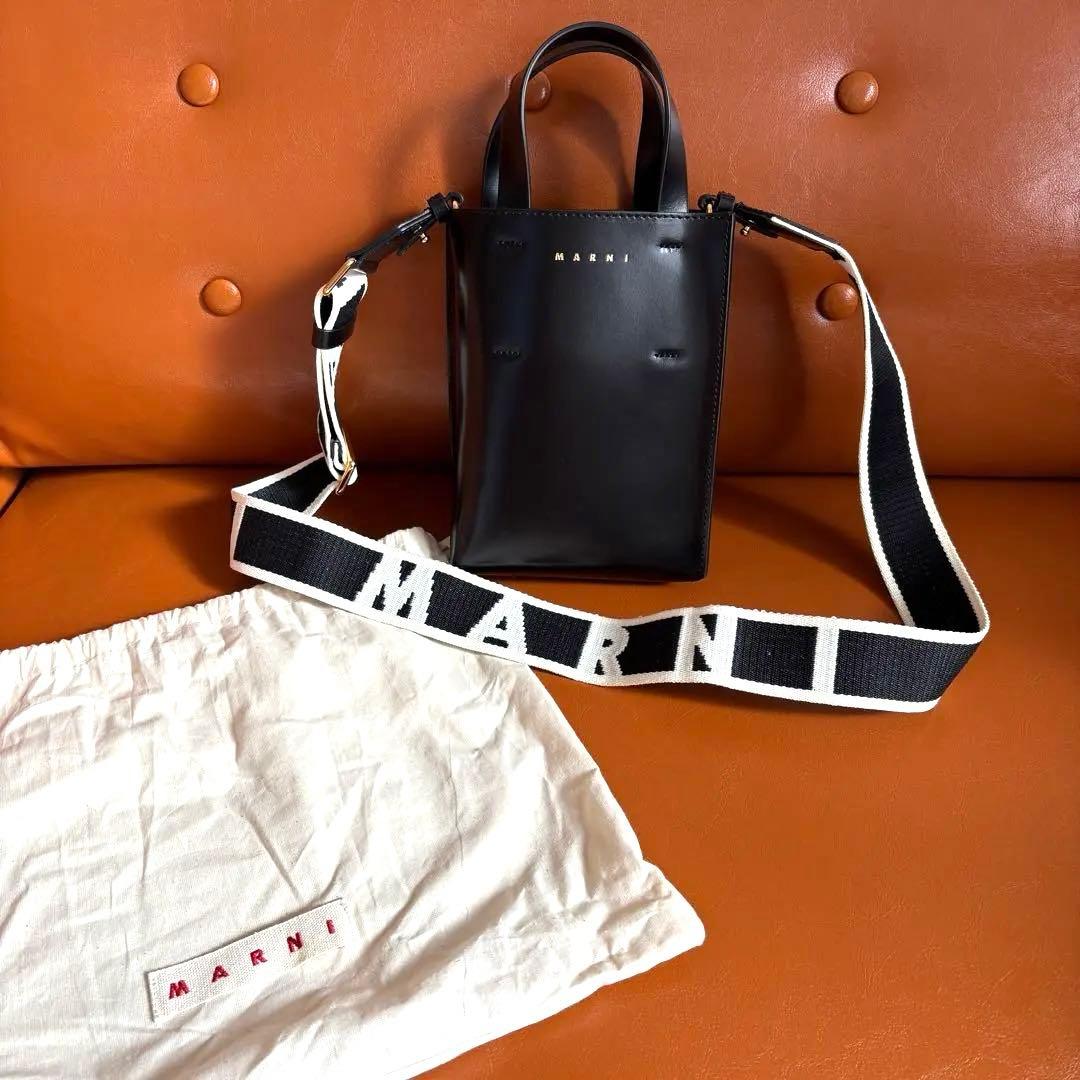 MARNI MUSEO ナノバッグ ブラック レザー MARNIロゴストラップ