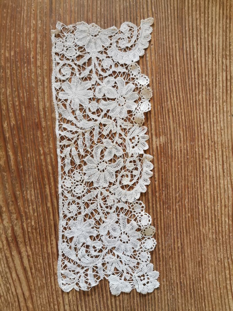 アンティーク 二輪のポワンドローズ デュセスレース 西洋菊 三つ葉 額装にも