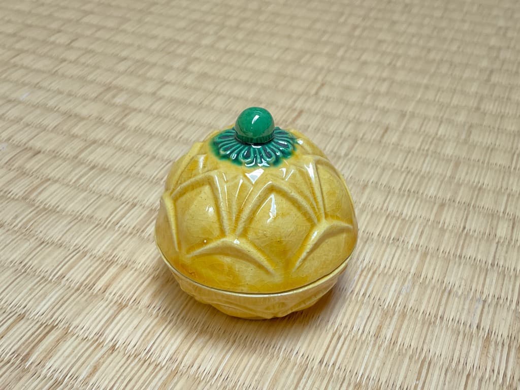 【美品】横石嘉助　交趾蕗薹香合　共箱あり　28