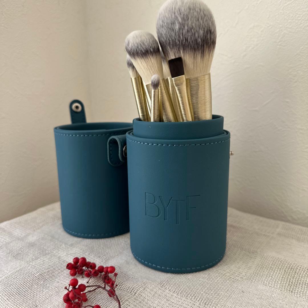BYTF ビーワイティーエフ アンビションメイクアップブラシ アヤバネッサ