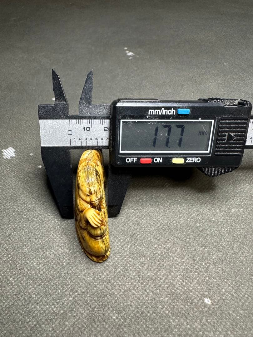 極上　根付　天然素材　アンティーク　和彫　置物　骨董　飾り物　古美術品細密細工