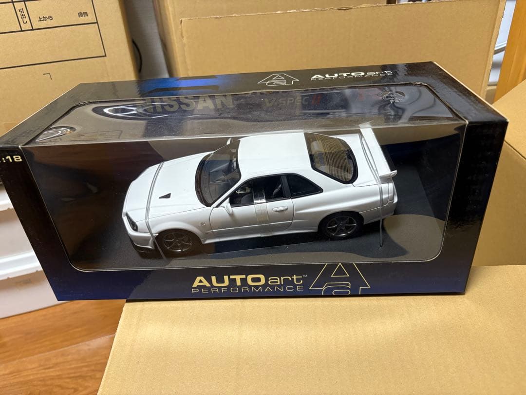 ミニカー AUTOart Skyline GT-R V-Spec II 1/18
