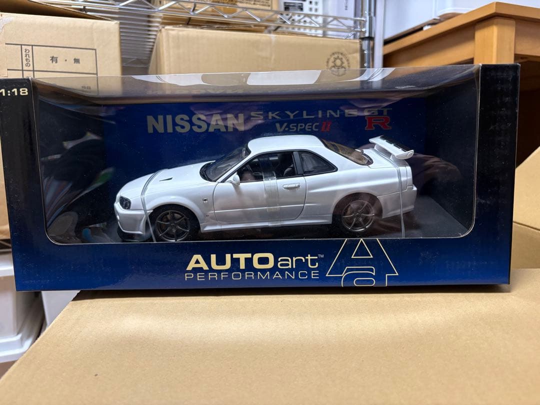 ミニカー AUTOart Skyline GT-R V-Spec II 1/18
