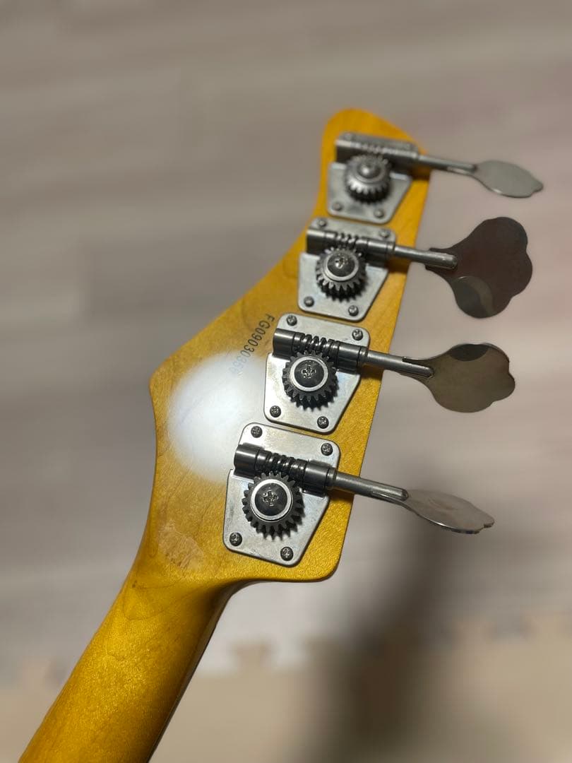 フェルナンデス　ブラックジャズベース(ノーマルピックガード付き)