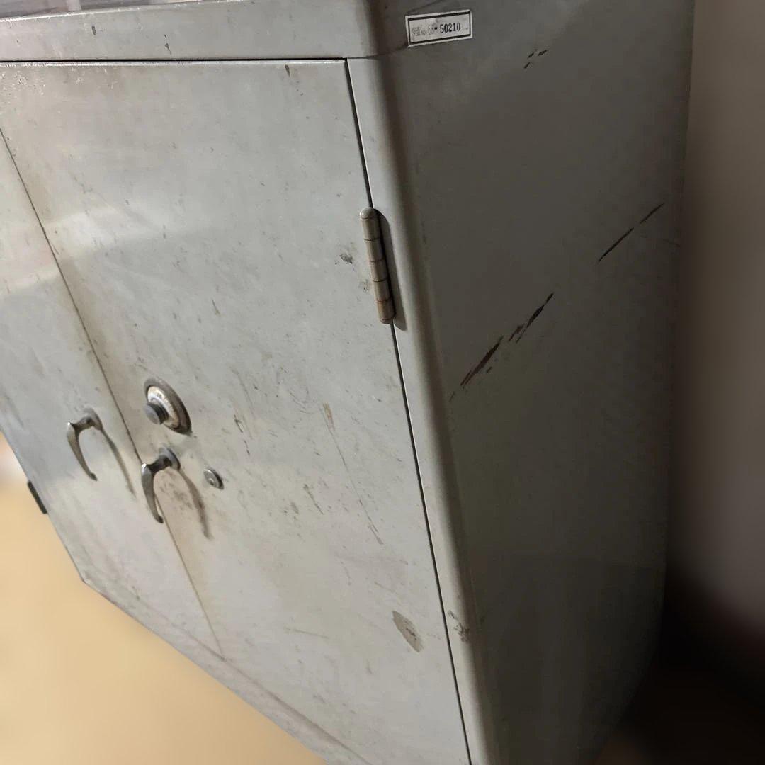 昭和レトロ　Zipper キャビネット 両開き書庫　グレー　鍵なし、ダイヤル壊れ