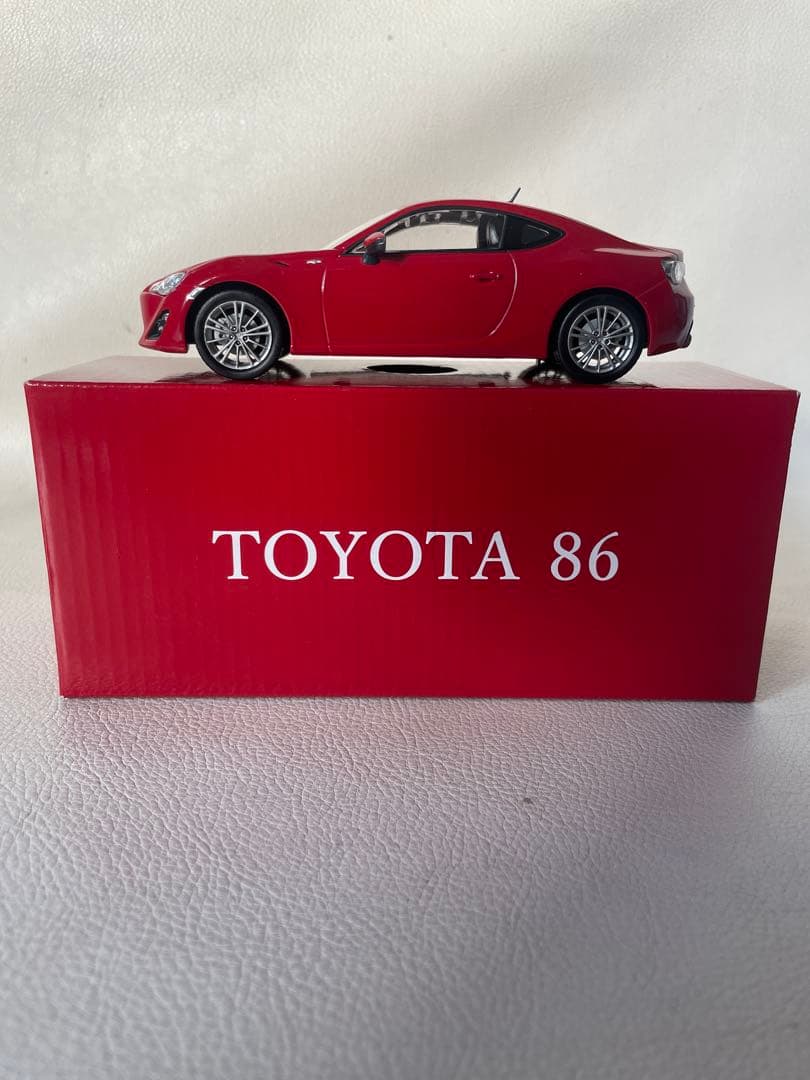 トヨタ 86 色見本 ミニカー 1/30 ⑤ C7P ライトニングレッド 非売品