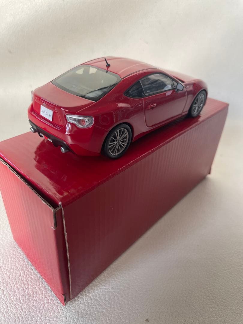 トヨタ 86 色見本 ミニカー 1/30 ⑤ C7P ライトニングレッド 非売品