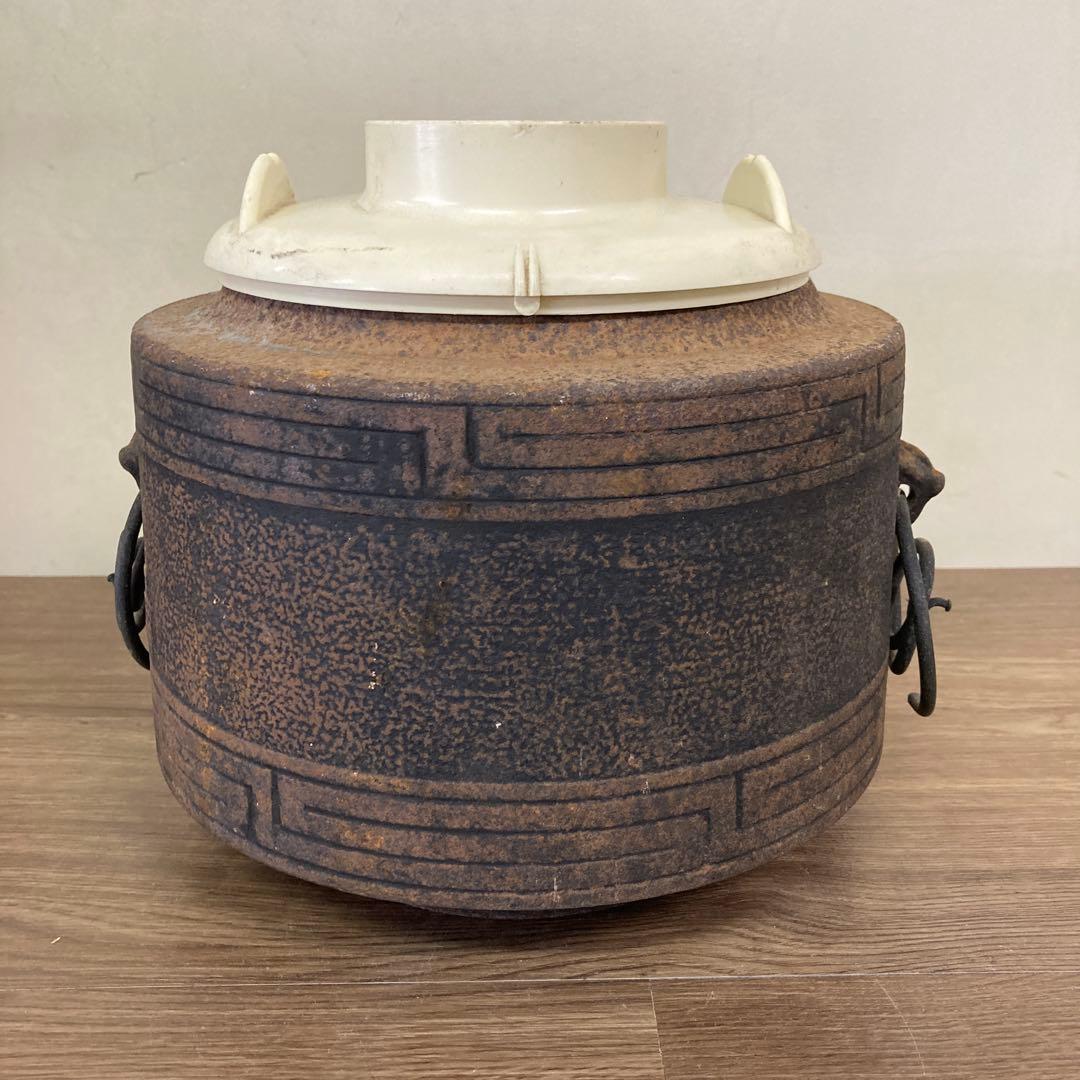 E-1 【骨董品】鉄製 茶釜 火鉢 刻印あり 渦巻き鐶 鉄器 レトロ アンティー