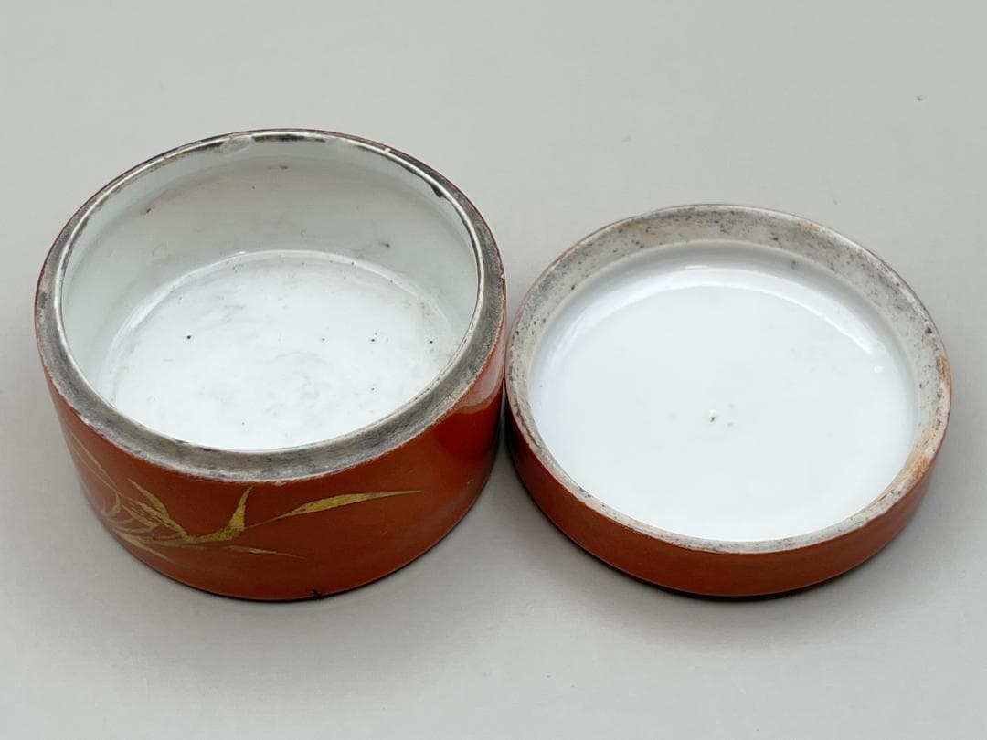 【海】中国清朝時代　金彩珊瑚釉香合　手絵　骨董品　時代物　美術品