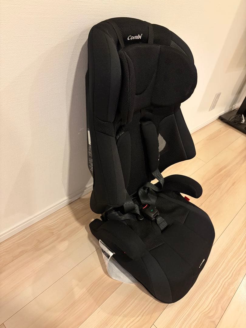 Combiコンビジョイトリップエアスルー GGブラックチャイルドシート