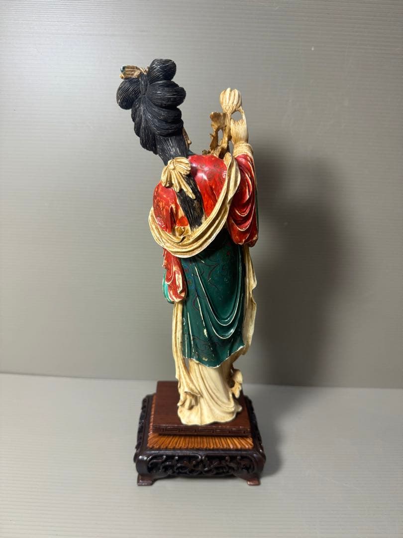 2104古美術品　細密彫刻女性像　置物　細密細工　骨董