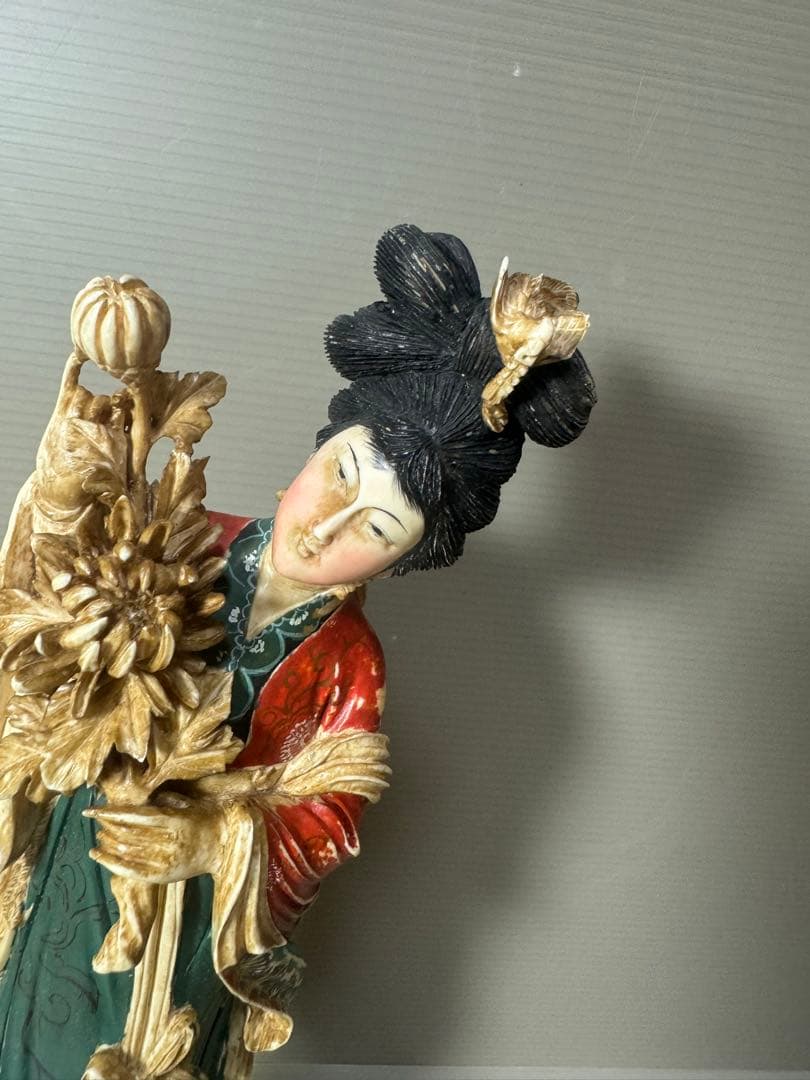 2104古美術品　細密彫刻女性像　置物　細密細工　骨董