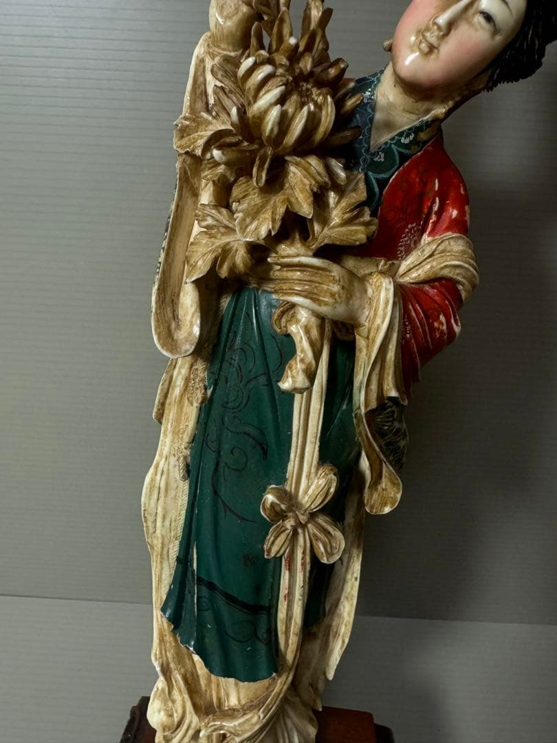 2104古美術品　細密彫刻女性像　置物　細密細工　骨董