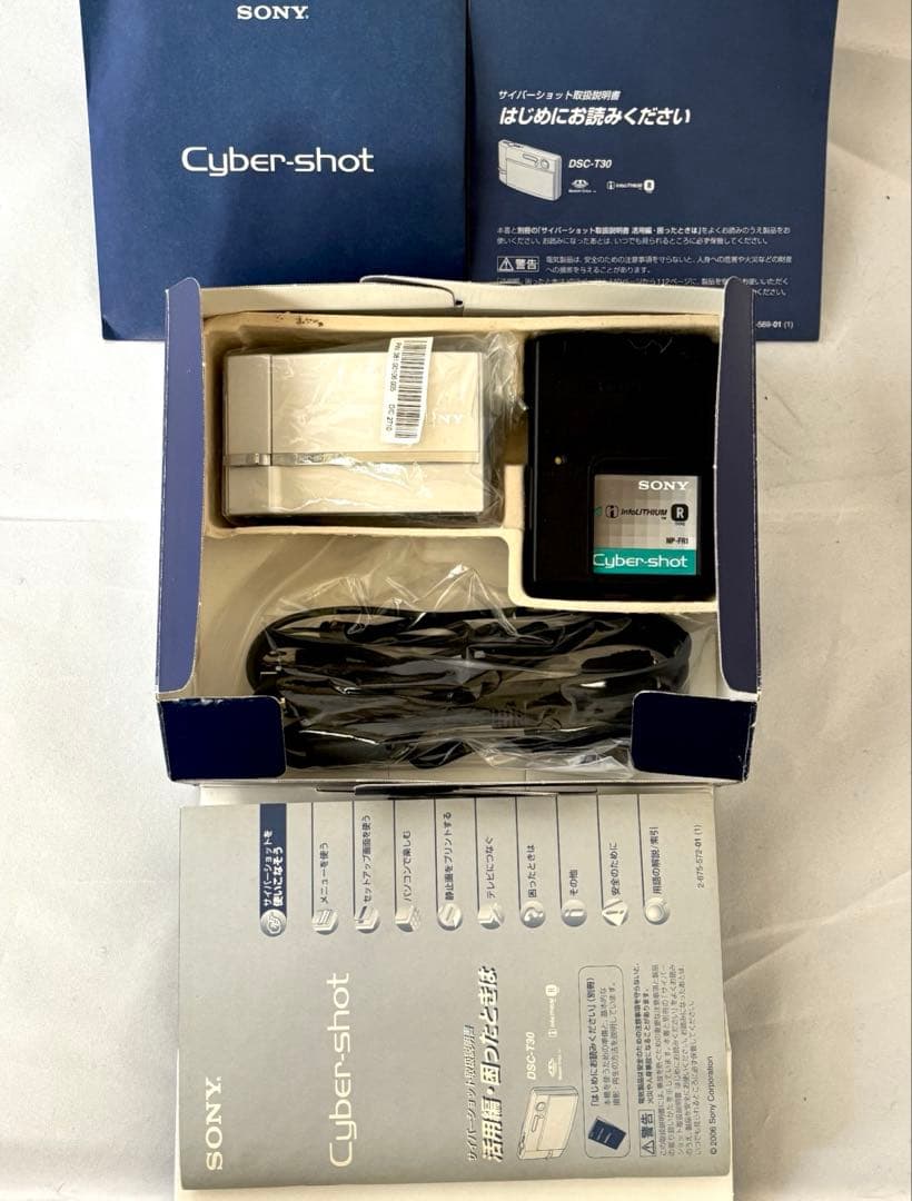 【SONY】Cyber-shot DSC-T30 デジカメ シルバー　コンデジ