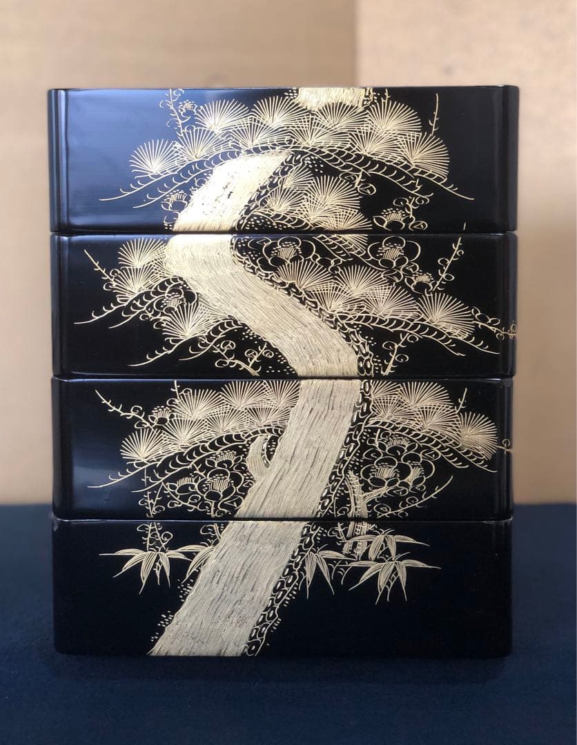 《レ》黒内朱 沈金松竹梅 四段重 替蓋付 木箱　251117え2