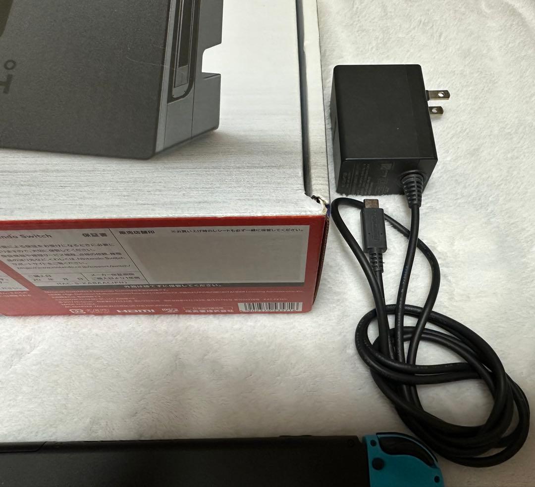 【美品】Nintendo Switch 本体　赤　青　付属品あり　任天堂