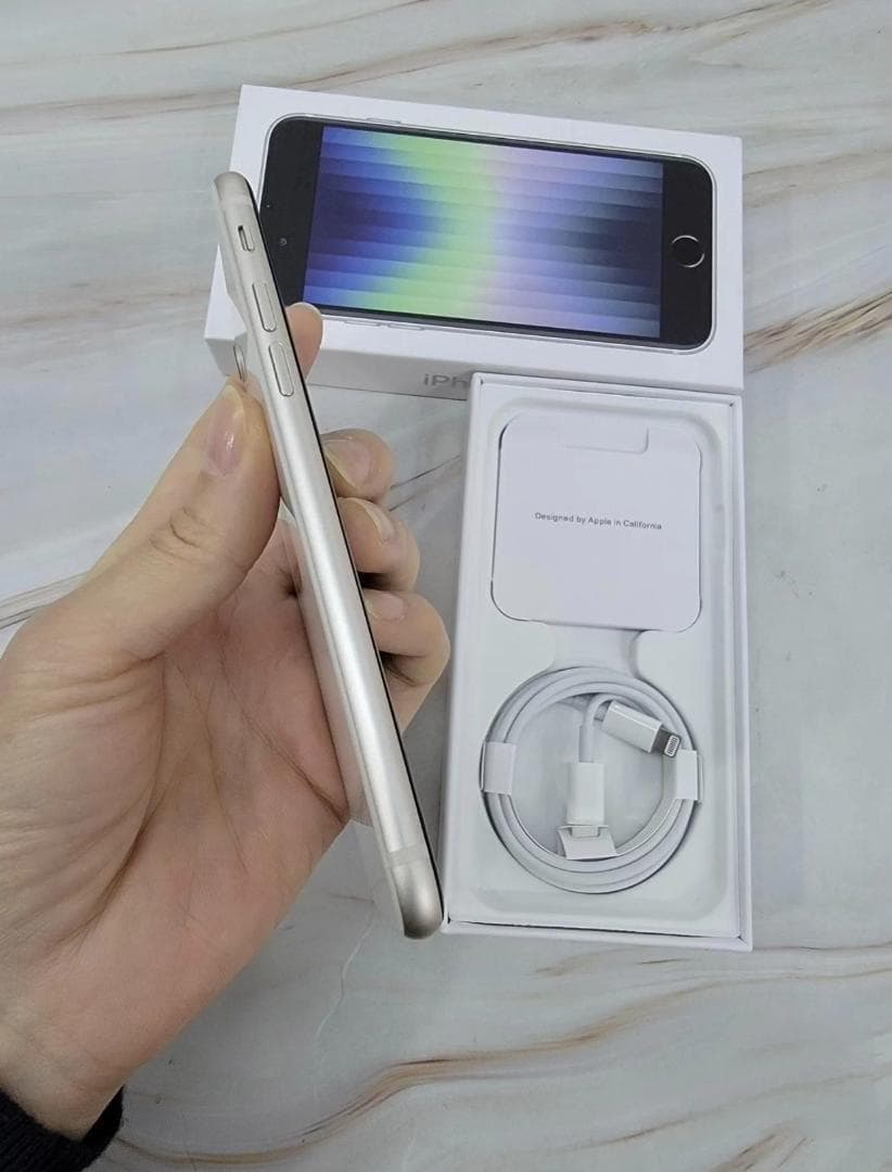 【期間限定／超美品】iPhone SE3 128GB｜SIMフリー｜スターライト