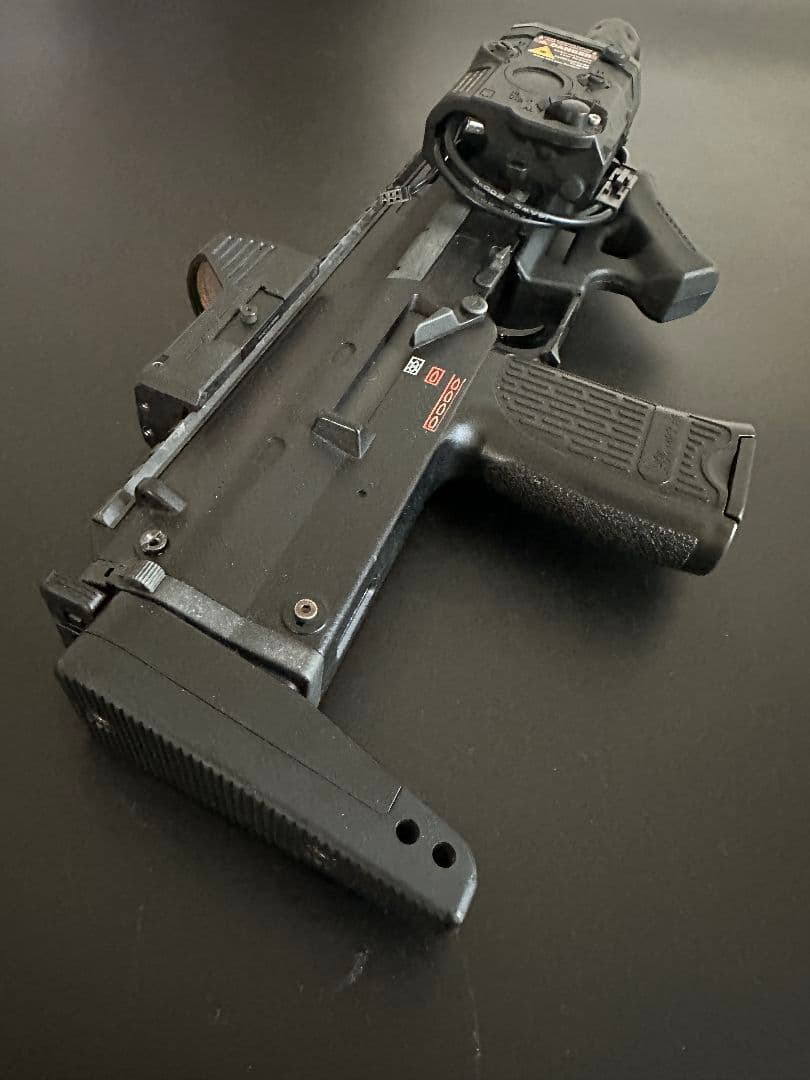 【値下げ】商品名 東京マルイ MP7A1 カスタムLIPOバッテリー付き