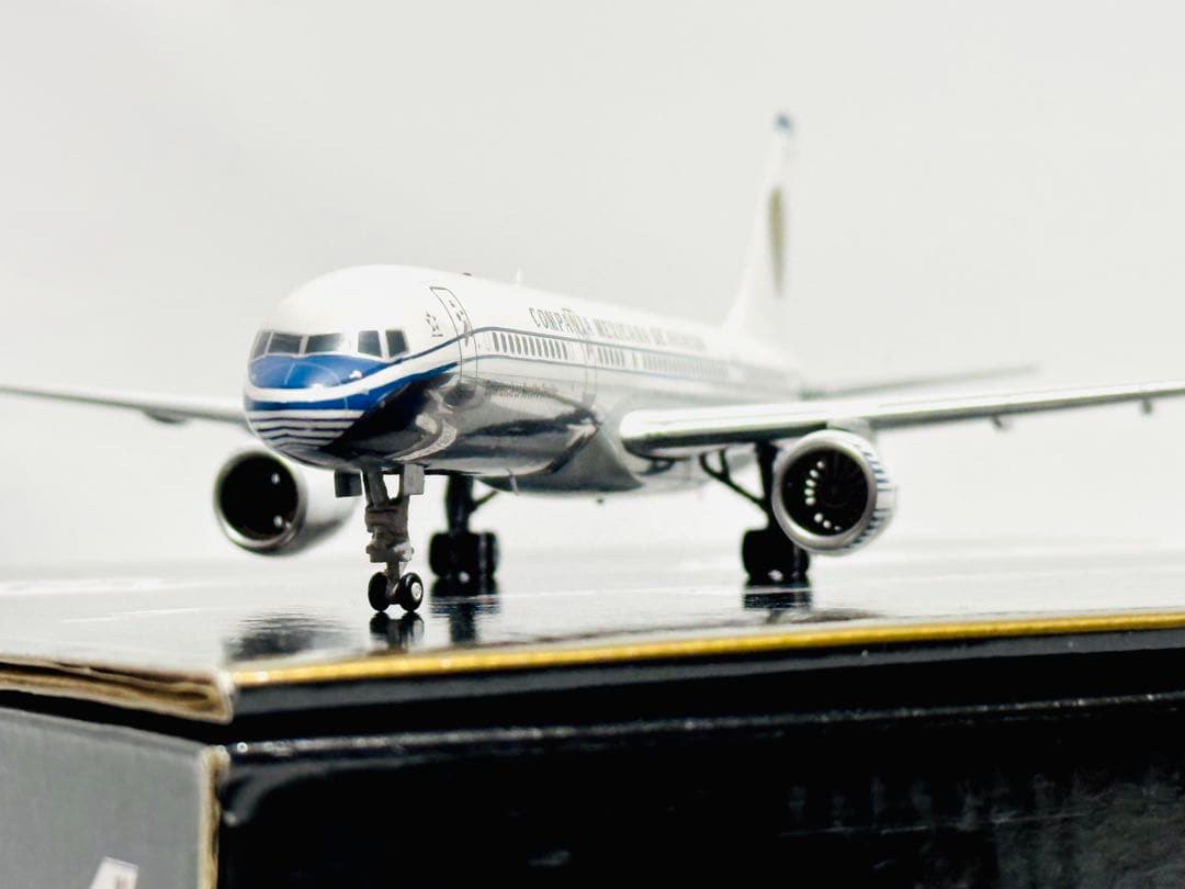Gemini 1/200 B757-200 Mexicana 80周年記念