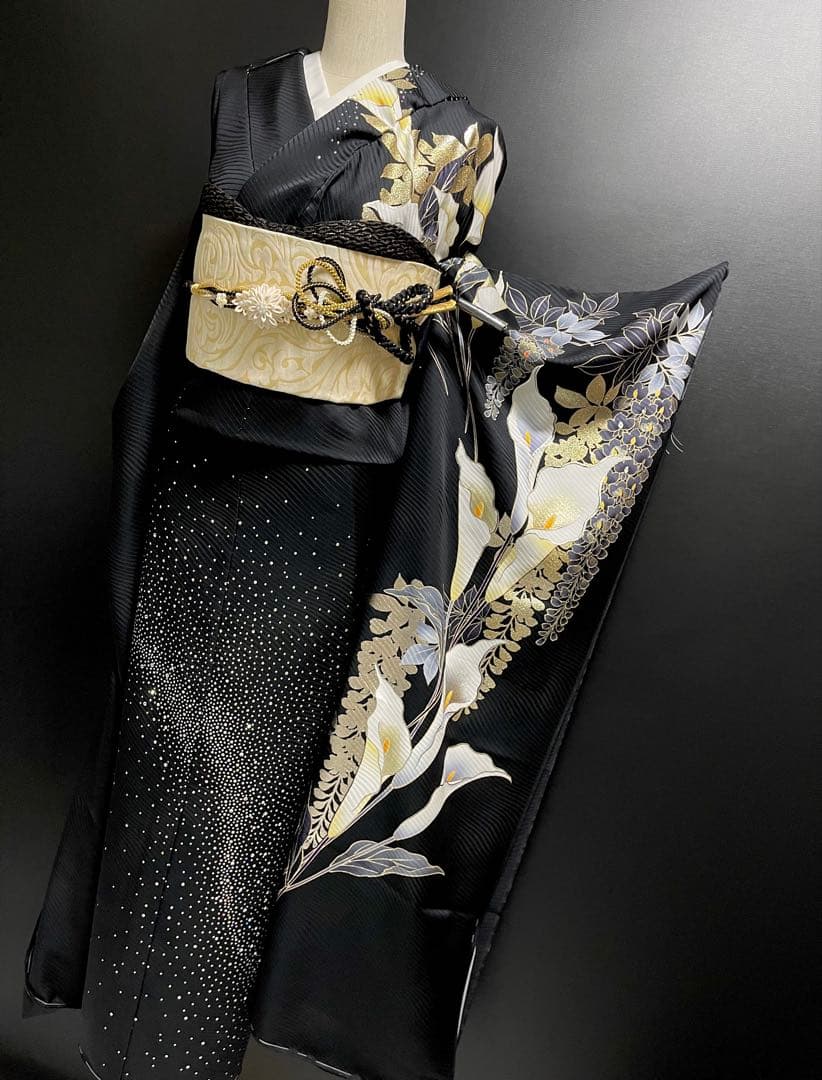 記憶に残る個性溢れる振袖【藤 カラー◆黒】ラインストーン 金 白 ブラック