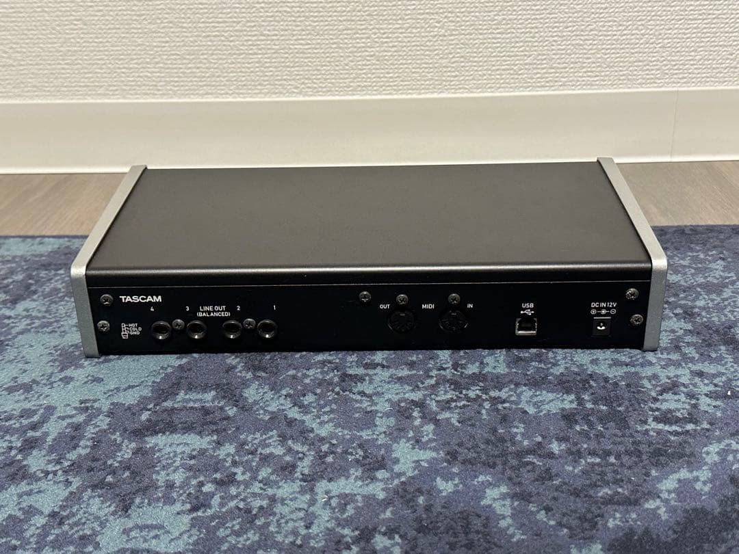 TASCAM US-4x4 USB オディオ/MIDIインターフェス