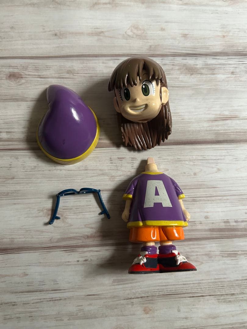 アラレちゃん　フィギュア 帽子・眼鏡付き