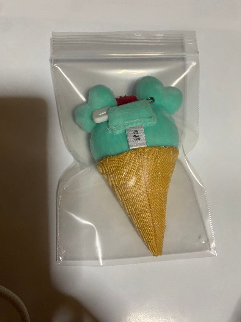 TWICE LOVELYS アイス　ぬいぐるみバッチ　ミナ