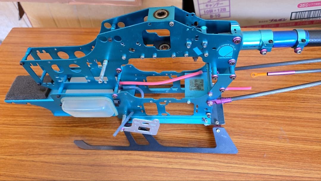 ヒロボーシャトル30用 アルミフレーム+Carbonパーツ