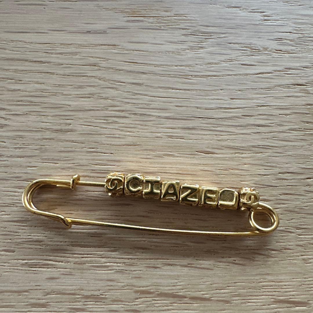 CHANEL ゴールドピンブローチ