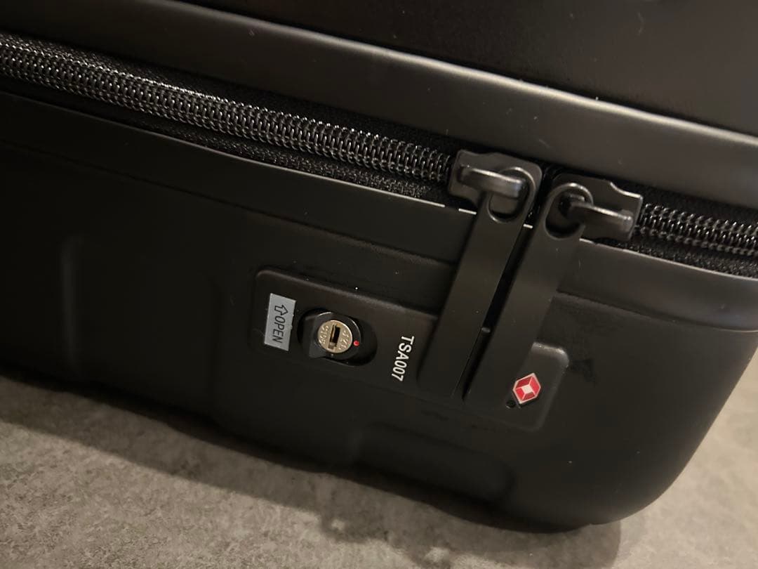 【美品】無印良品 バーを自由に調節できる ハードキャリーケース 20L ブラック