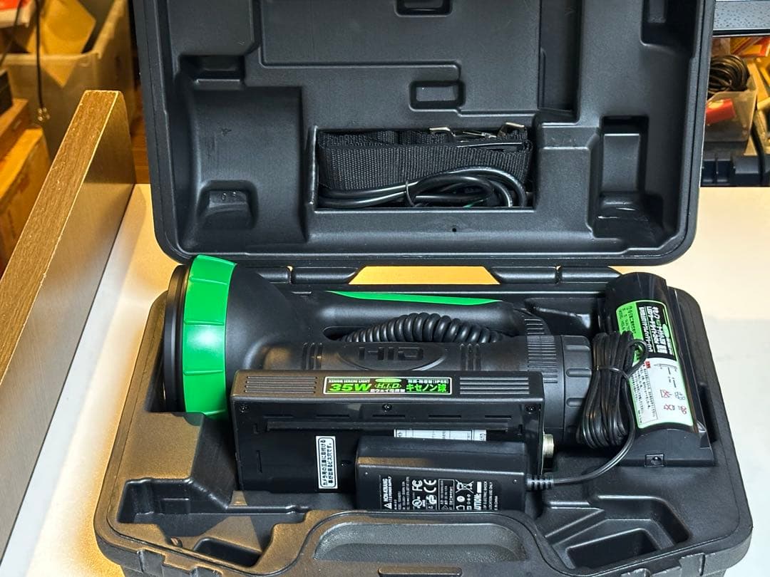 日動工業／キセノンHIDサーチライト／予備バッテリー付属　美品