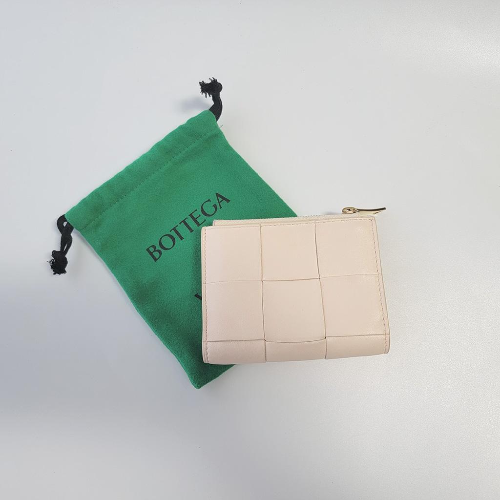 ボッテガヴェネタ　マキシイントレチャート　カセット二つ折財布ウォレット　ベージュ