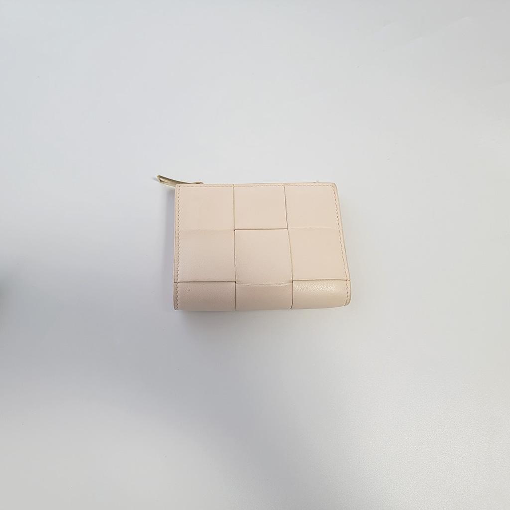 ボッテガヴェネタ　マキシイントレチャート　カセット二つ折財布ウォレット　ベージュ