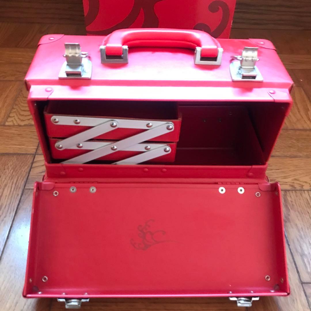 【shu uemura】限定　メイクボックス　赤