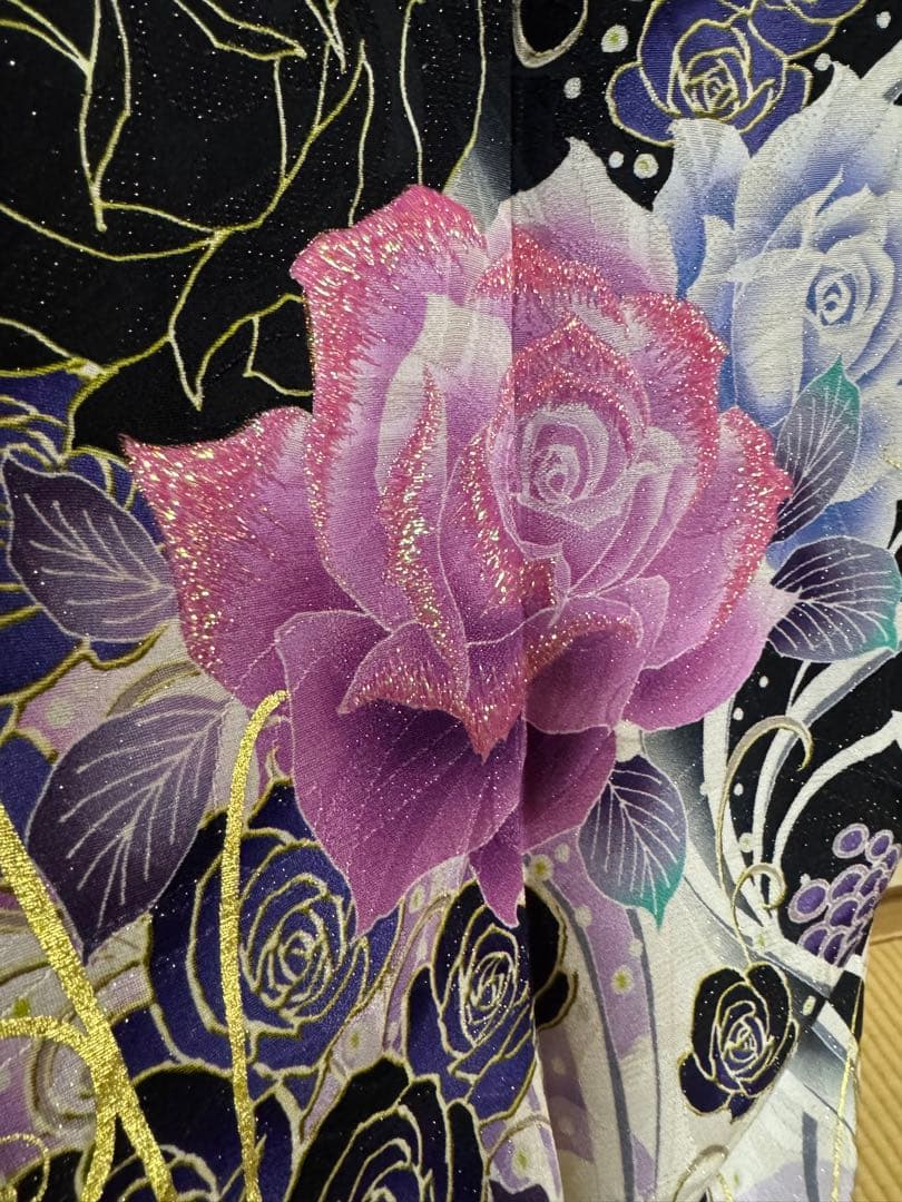 最終ねは引き　振袖 黒と紫の花柄