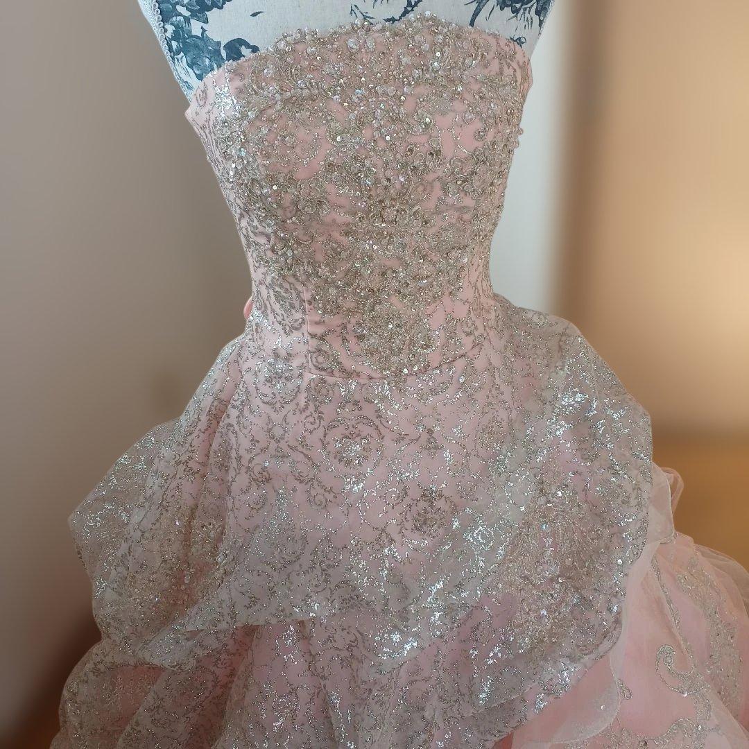 ピンク ストラップレス ウェディングドレス