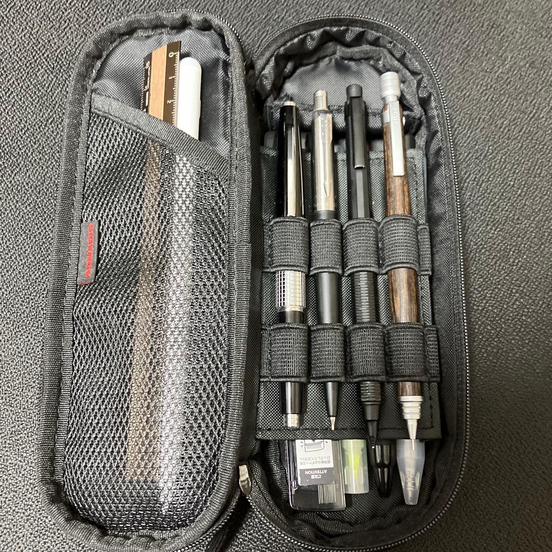 ペンケースと文房具セット