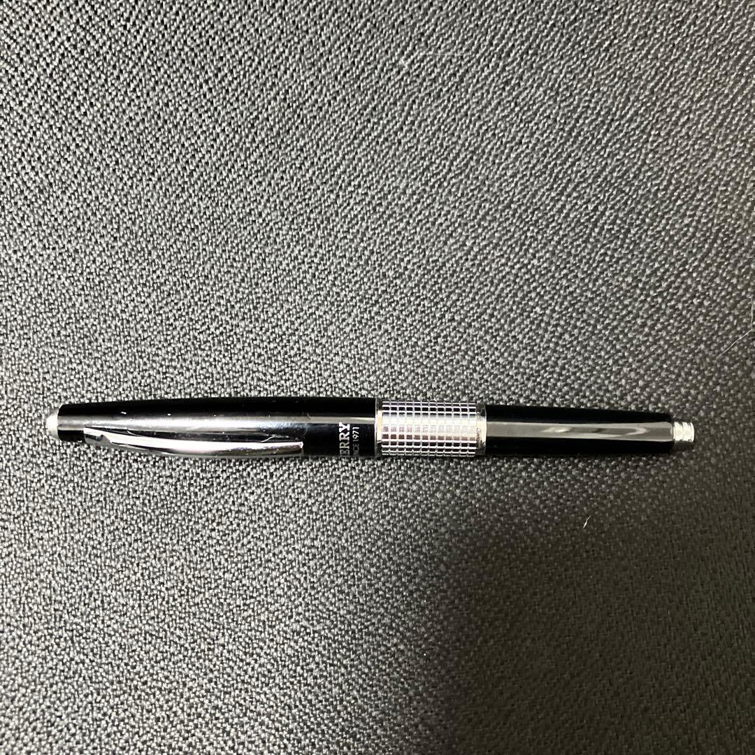 ペンケースと文房具セット