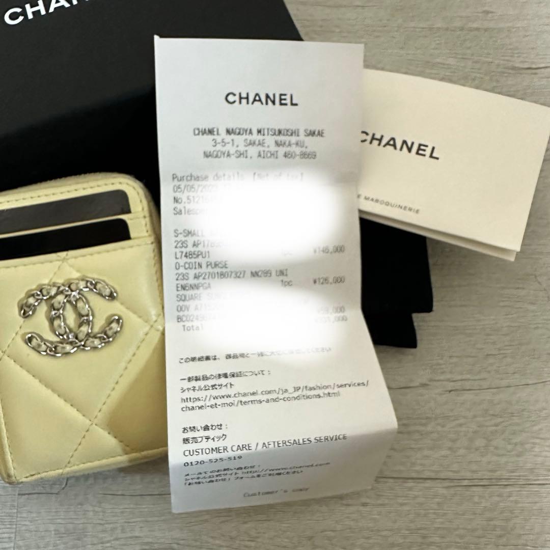 CHANELマトラッセ 19 ココ マーク ジップ  カード ケース 財布