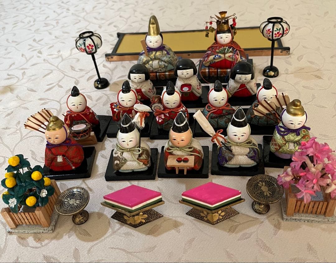 小さな木目込み雛人形　段飾り　アンティーク