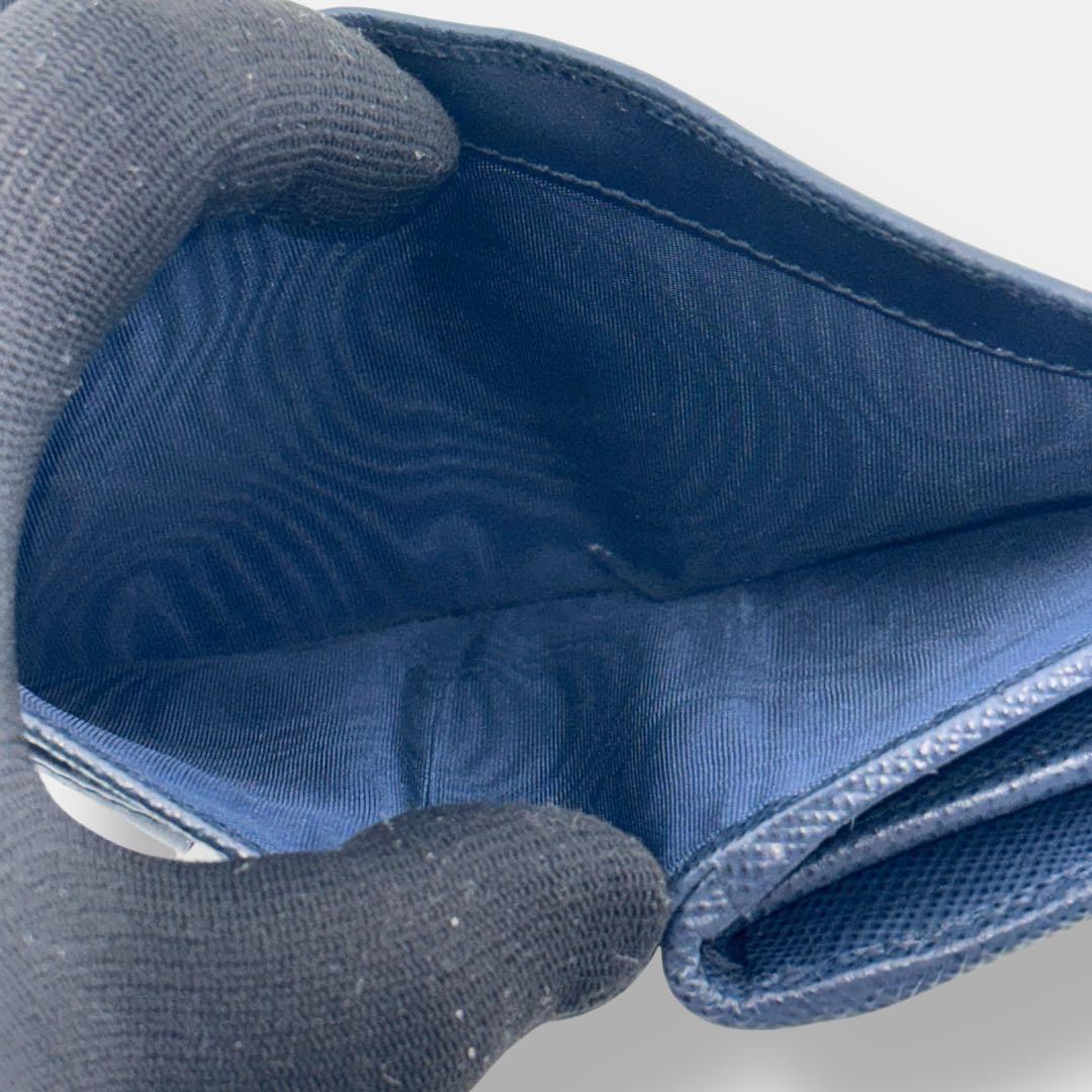 美品 プラダ 二つ折り財布 コンパクト サフィアーノレザー ロゴ 1ML018