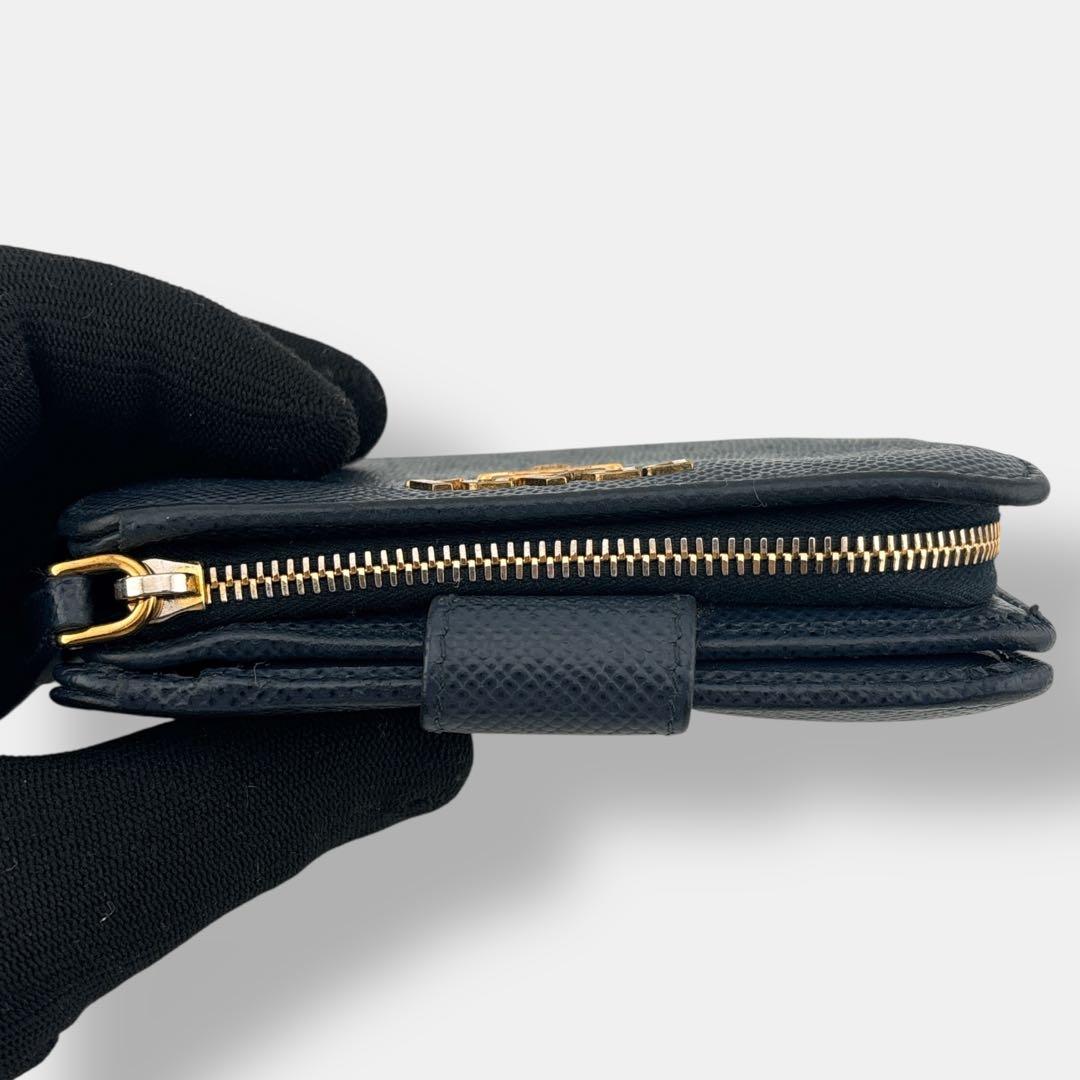 美品 プラダ 二つ折り財布 コンパクト サフィアーノレザー ロゴ 1ML018