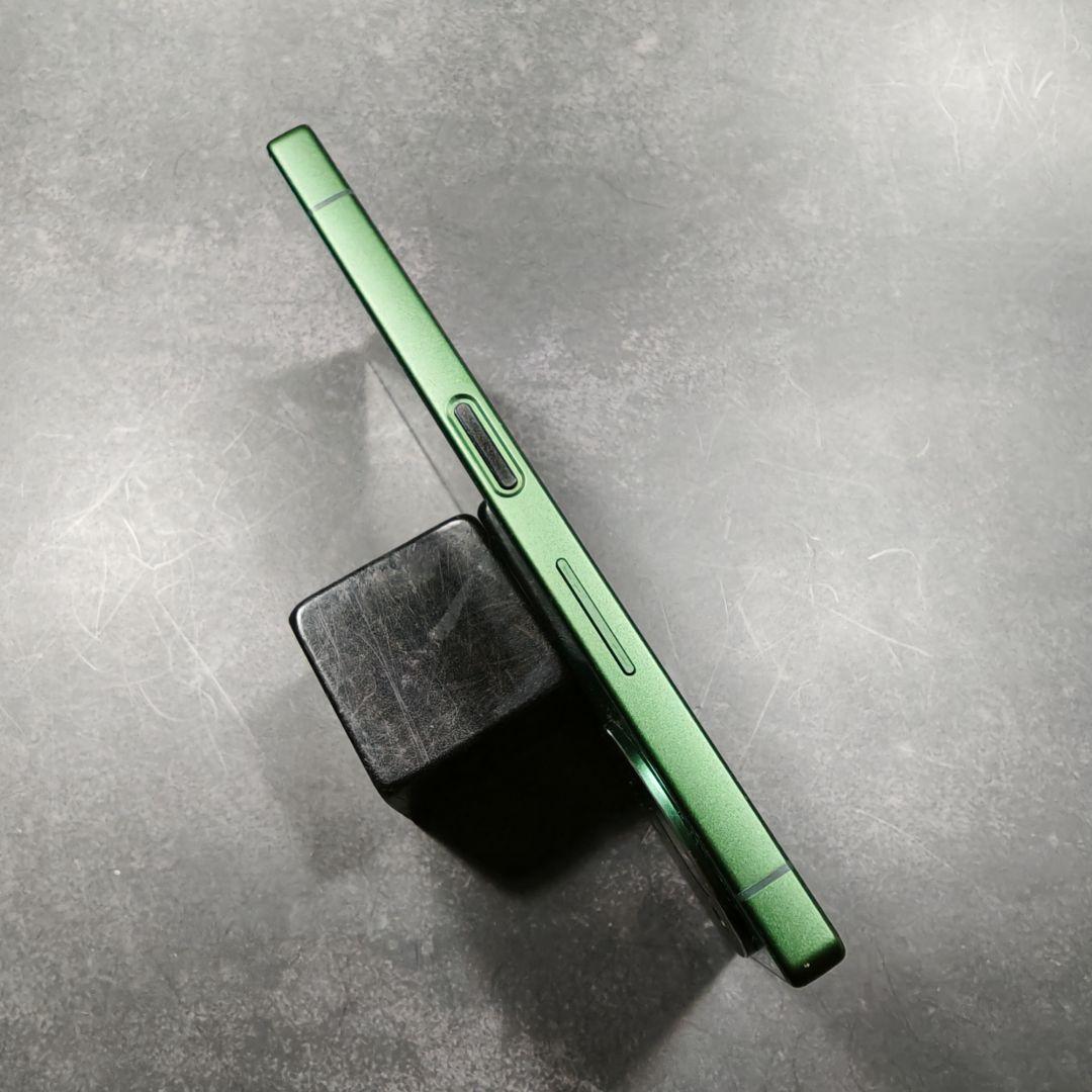 AQUOS R9 グリーン