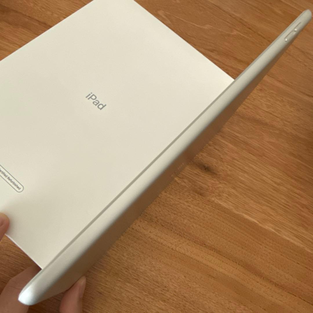 iPad 無印 第8世代 32GB シルバー 中古美品