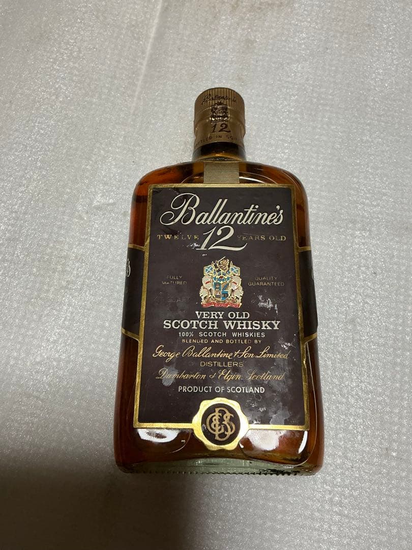 バランタイン12年VERY OLD スコッチウイスキー【ラベル傷あり】。