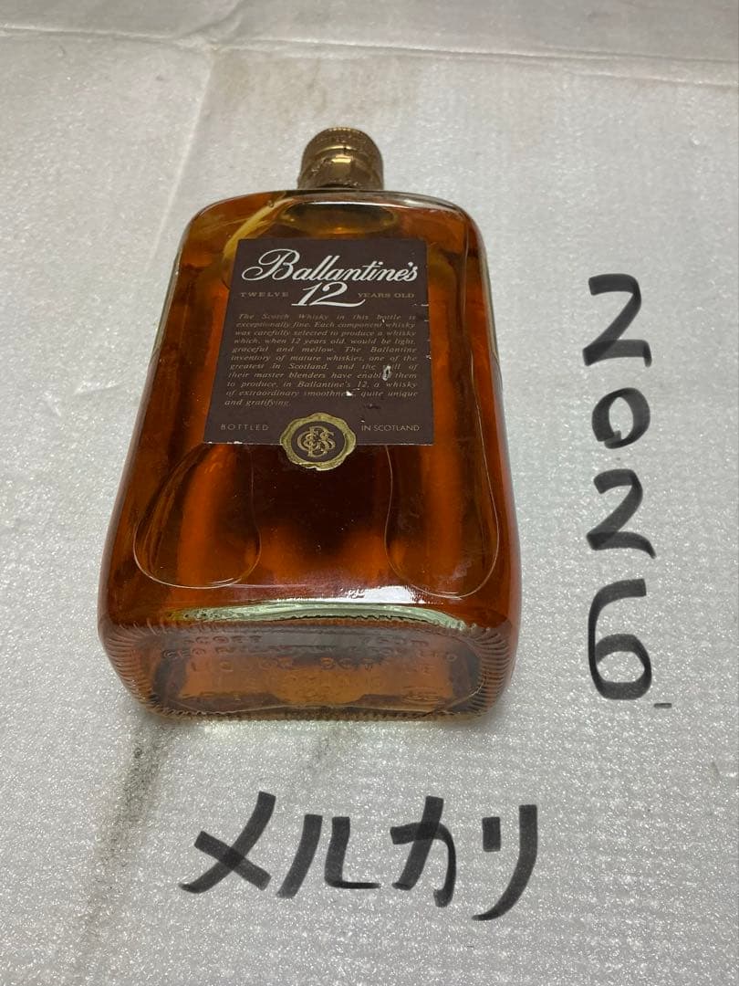 バランタイン12年VERY OLD スコッチウイスキー【ラベル傷あり】。