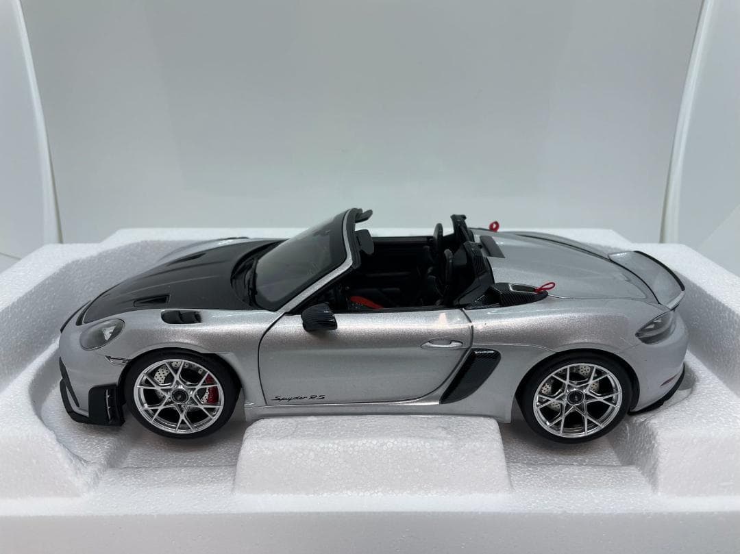 304-041 ノレブ 1/18 ポルシェ 718 スパイダー RS 2023