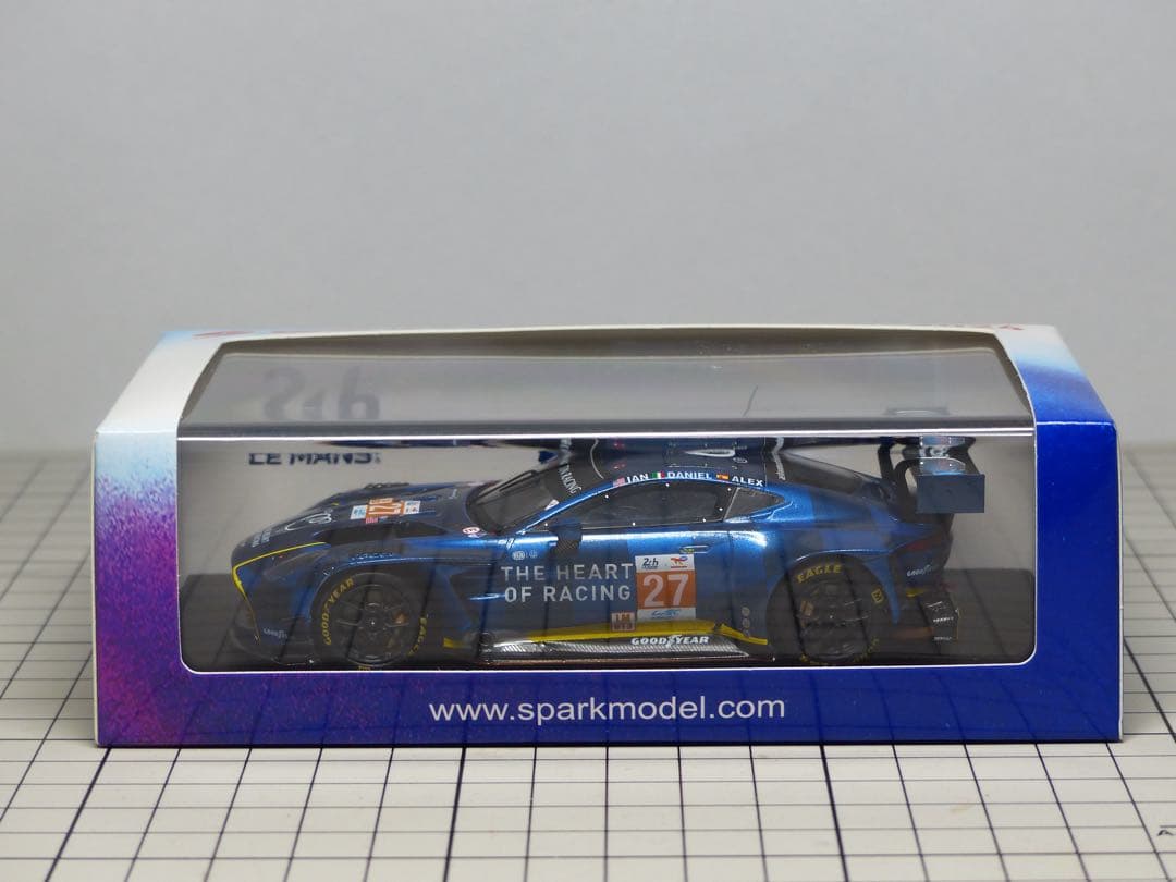 スパーク spark 43 heart of racing アストンマーティン