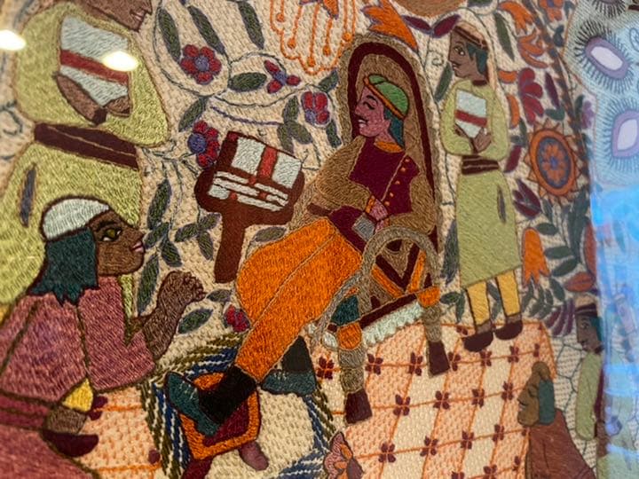 ノクシカタ刺繍　大型タペストリー　国内額装